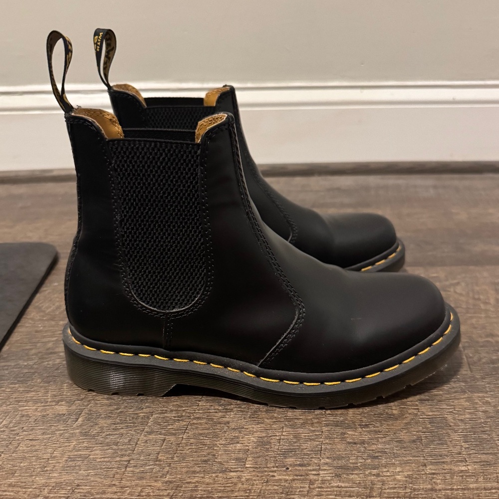 Doc Marten's 2976 Chelsea Boot - Size 8 Women's